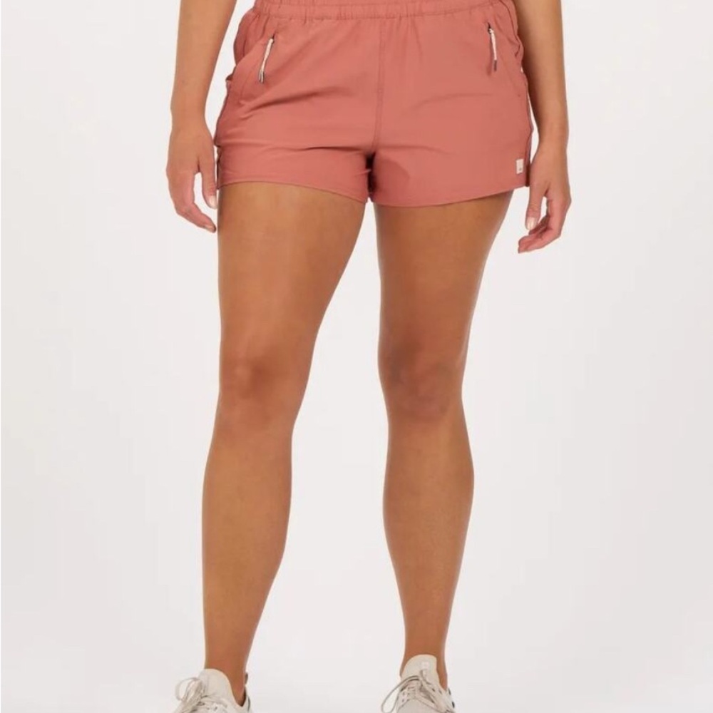 Vuori Women's Dash Shorts Cinnamon